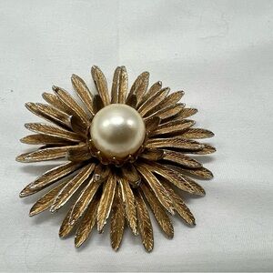 Large Vintage 60's Atomic Starburst Flower Gold Tone Faux Pearl Brooch